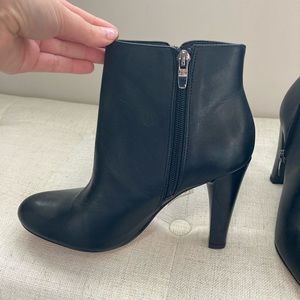 Black Aldo ankle boots size 7.5